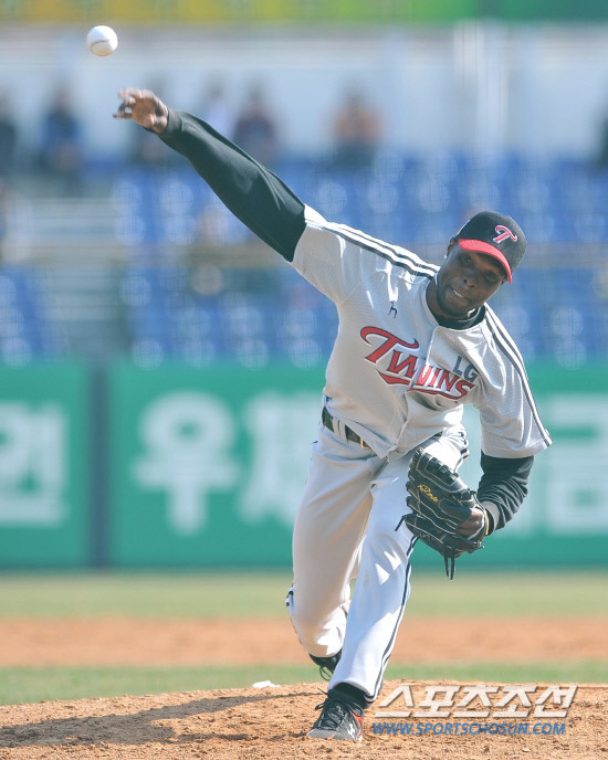 
	LG ��� 28�� KIA���� ���� �ù���� 9ȸ�� ����, �����ϰ� �ִ�. ����=���ؿ� ���� noodle@sportschosun.com 
