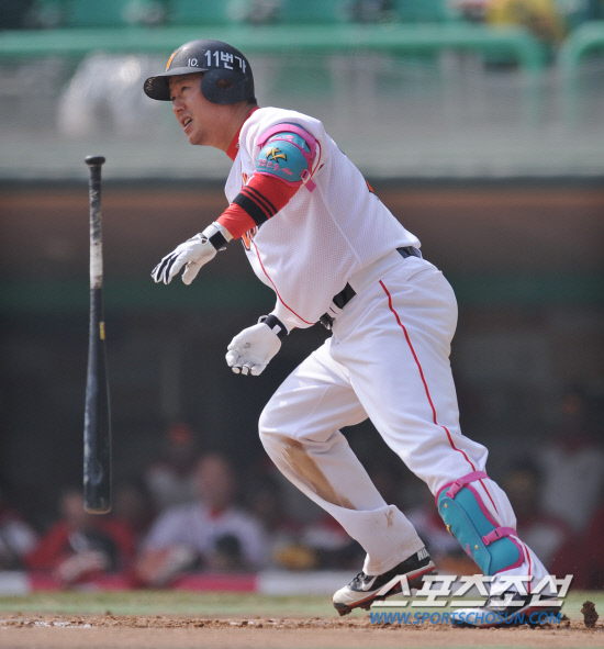 
	28�� ���� ��õ ���б��忡�� 2012 ���ξ߱� �ù���� ��ȭ�� SK�� ��Ⱑ ���ȴ�. 6ȸ�� SK ��ġ���� 1�� 1,3�缭 2Ÿ�� ����Ÿ�� �ĳ��� �ִ�.

��õ=���� ���� kyungmin@sportschosun.com / 2012.03.28.


