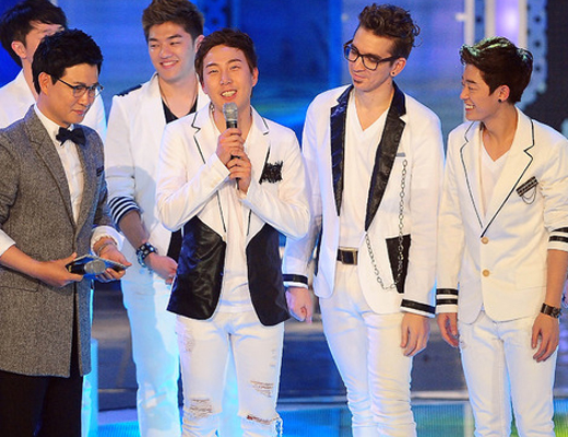 
	11�� �� ���� ��� �ǳ�ü�������� ���� Mnet '���۽�ŸK3' ���̳� ����� ����� ���뿡�� ����Ŀ����Ŀ�� �Ұ��� ���ϰ� �ִ�.��ó:�����Ϻ�
