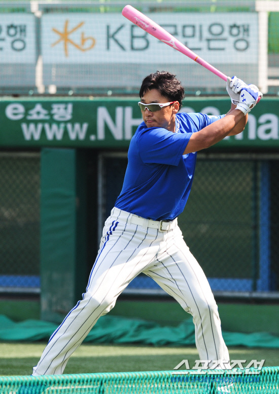 
	29�� �뱸���忡�� ���� 2012 ���ξ߱� �ù���� ��ƿ� �Ｚ�� ��⸦ �յΰ� �Ｚ �̽¿��� ��ũ�� ����� ��Ʈ�� Ÿ�� �Ʒ��� �ϰ� �ִ�.

�뱸=����� ���� cjg@sportschosun.com/2012.03.29/


