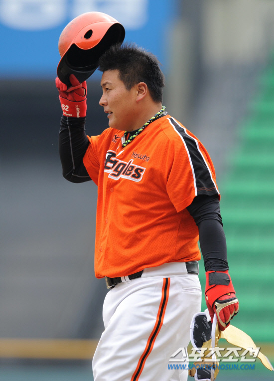 
	29�� ��Ǿ߱��忡�� ���ξ߱� �ù���� LG�� ��ȭ�� ��Ⱑ ���ȴ�. ��ȭ ���±�.

���=������ ���� songs@sportschosun.com/2012.3.29


