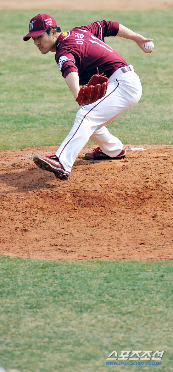 
	29�� �λ� �������忡�� ������ �Ե����� ������ �ؼ� �躴���� ������ ���� �Ѹ��� �ִ�. �λ�=���ؿ� ���� noodle@sportschosun.com


