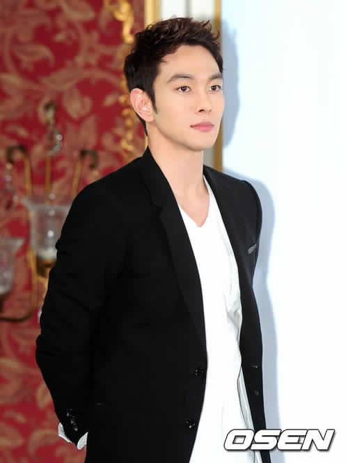 
	'���' �̱��� "�ܷο��� ������..��ȥ���� ��"
