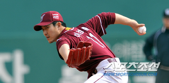 
	���ξ߱� �Ե��� �ؼ��� �ù���Ⱑ 29�� �λ� �����߱��忡�� ��������. �躴���� 6ȸ ����忡 �ö� ������ ������ �ϰ� �ִ�. �λ�=���ؿ� ���� noodle@sportschosun.com


