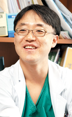 심장의학계 최고 권위를 가진 미국심장학회에서‘올해의 최고 젊은 과학자상’을 수상한 울산의대 서울아산병원 박덕우 심장내과 교수. /서울아산병원 제공