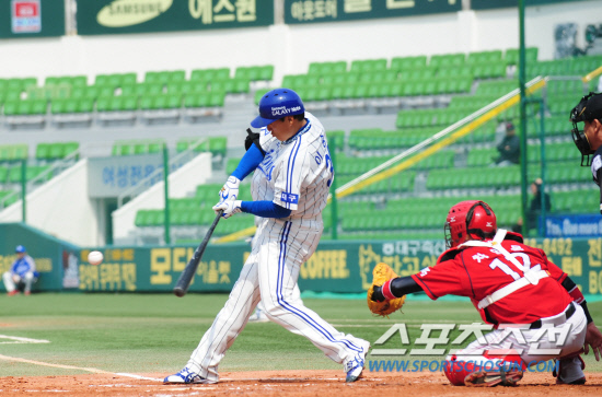 
	29�� �뱸���忡�� 2012 ���ξ߱� �ù���� ��ƿ� �Ｚ�� ��Ⱑ ���ȴ�. 3ȸ�� 1�� �Ｚ �̽¿��� ��� �ַ� Ȩ���� ġ�� �ִ�. �뱸=����� ���� cjg@sportschosun.com


