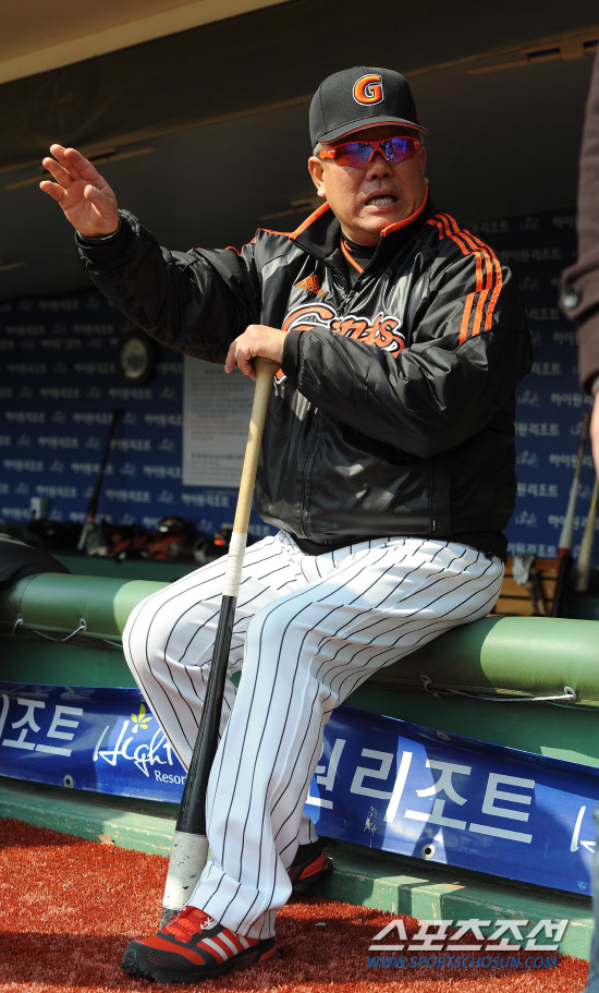 
	���ξ߱� �Ե��� �ؼ��� �ù���Ⱑ 29�� �λ� �����߱��忡�� ��������. ���ȣ ������ �������� �Ʒ��� ���Ѻ��� �ִ�.�λ�=���ؿ� ���� noodle@sportschosun.com


