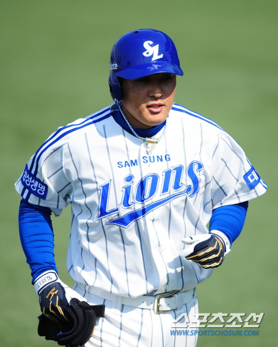 
	�̽¿��� ���Ÿ������ ���͵� �Լ��� ������. ��Ÿ���� �Ĺ��� �ù���� ���࿡�� �������� ������ ��ģ ������ ���δ�. �̽¿��� ���� 27�� �Ե����� �뱸 �ù���⿡�� 6ȸ�� ��Ÿ�� ����� �� �����ڿ� ��ü�ǰ� �ִ�.

�뱸=����� ���� cjg@sportschosun.com


