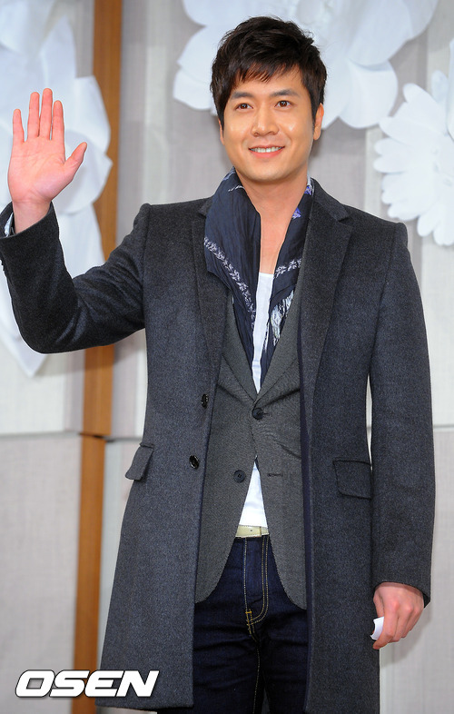 
	������, �̿���-�۽���� �Ѽܹ�..������ '�ѷ�����' �õ�
