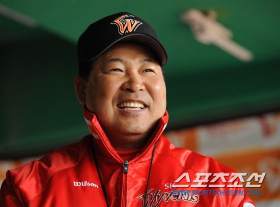 
	SK �̸��� ������ ���������� ��ġ ���� �� �躴���� ���ӱ��� ������ ������ ����Ѵٰ� �ߴ�. ���������� DB


