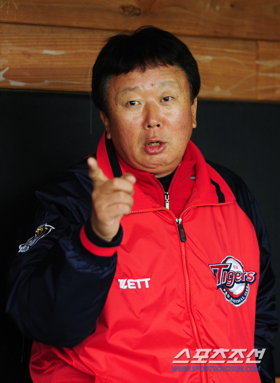 
	30�� �뱸���忡�� ���� �����̴� 2012 ���ξ߱� �ù���� ��ƿ� �Ｚ�� ��Ⱑ ��õ���� ��ҵƴ�. ��� ������ ������ ���ƿ����� �������� �̾߱⸦ ������ �ִ�. �뱸=����� ���� cjg@sportschosun.com


