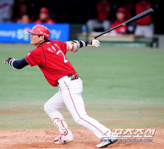 
	29�� �뱸���忡�� 2012 ���ξ߱� �ù���� ��ƿ� �Ｚ�� ��Ⱑ ���ȴ�. 9ȸ�� 2�� 1,3�� ��� �������� ���� 2Ÿ�� 2��Ÿ�� ġ�� �ִ�.

�뱸=����� ���� cjg@sportschosun.com/2012.03.29/


