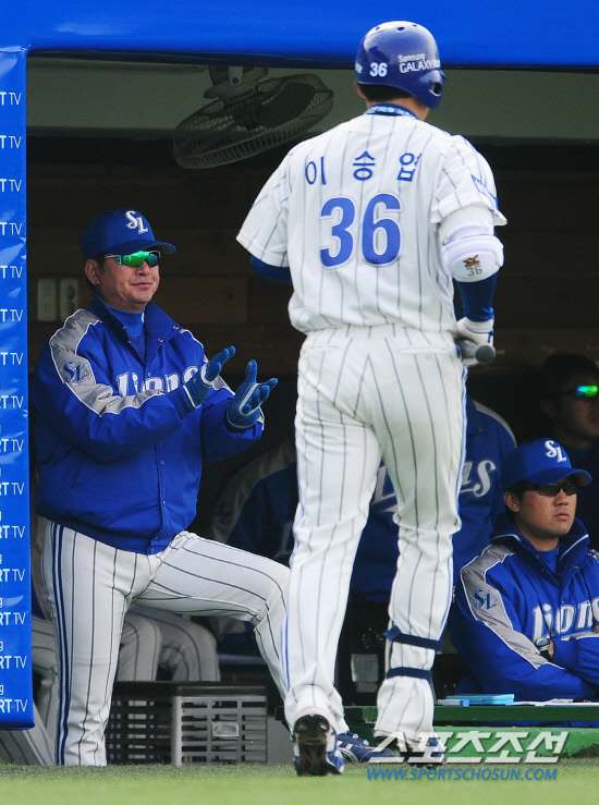 
	�Ｚ ������ ������ Ÿ���� ��ġ�� ������ �̽¿��� �ڼ��� �¾��ְ� �ִ�. �뱸=���ؿ� ���� noodle@sportschosun.com


