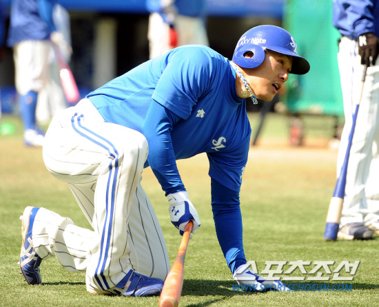 
	�Ｚ �̽¿��� �λ���� ��⿡ �ռ� Ÿ�� �Ʒ� ���� ��� �޽��� ���ϰ� �ִ�. �̽¿��� KIA �������� ���� ���� ����̶�� ǥ���� ���. �뱸=���ؿ� ���� noodle@sportschosun.com


