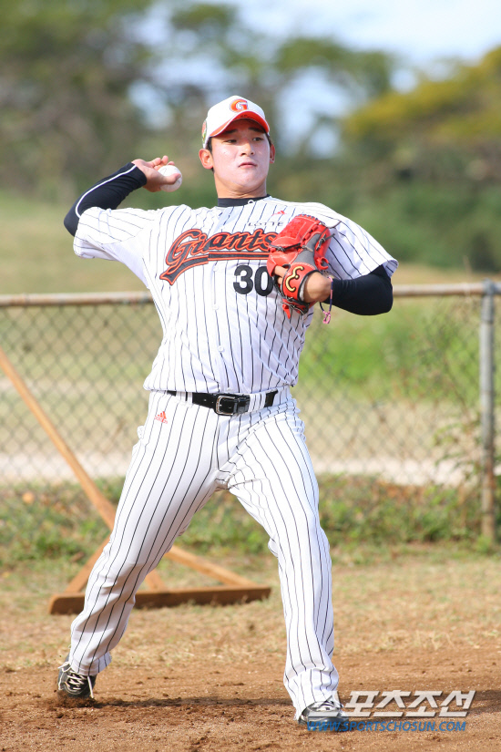 
	�Ե� �ִ뼺�� 31�� �λ� SK���� ������ �ְ� 155km�� ���ӱ��� �ѷȴ�. ��������=�Ե� ���̾���


