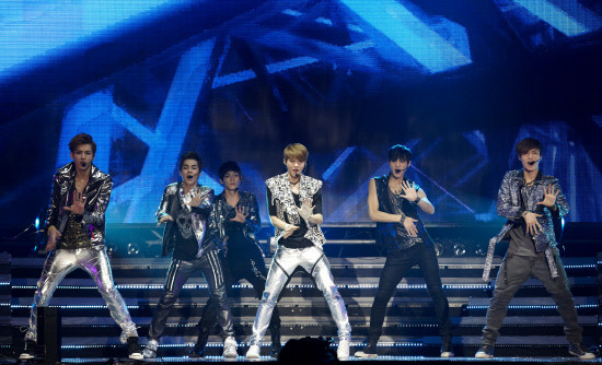 
	EXO-M(���ʺ��� ũ����,�ÿ��,þ,����,Ÿ��,����). ��������=SM�������θ�Ʈ


