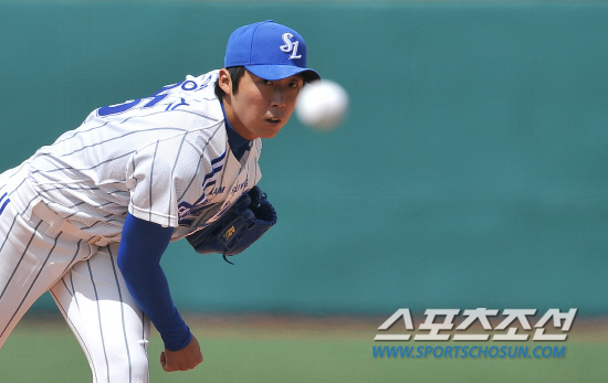 
	�Ｚ �迵���� 1�� �뱸 �λ������� ������ �ϰ� �ִ�. �迵���� 7�̴��� 5��Ÿ ���������� �� ���Ҵ�. �뱸=���ؿ� ���� noodle@sportschosun.com


