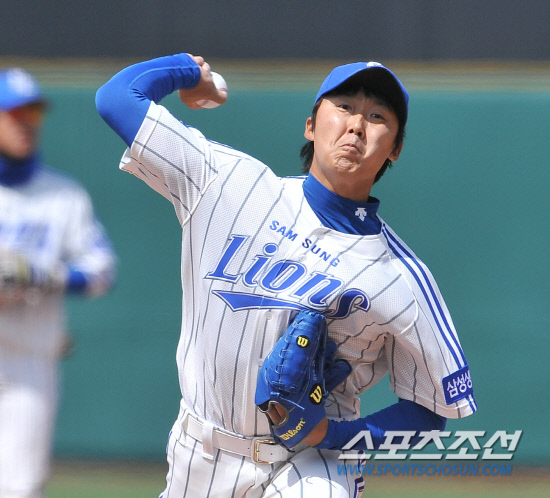 
	���ξ߱� �Ｚ�� �λ��� �ù���Ⱑ 1�� �뱸 �ùξ߱��忡�� ��������. �迵���� ���������� ���� ������ �����ϰ� �ִ�.  �뱸=���ؿ� ���� noodle@sportschosun.com


