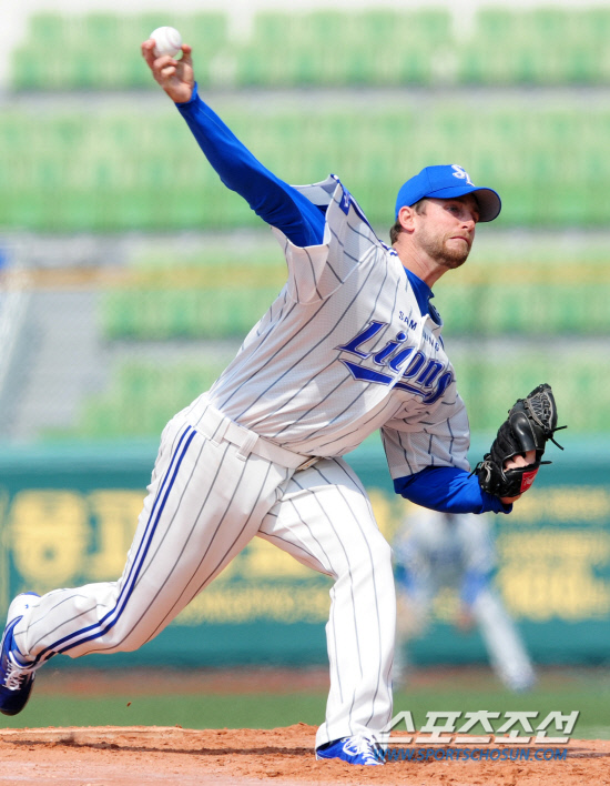 
	28�� �뱸���忡�� 2012 ���ξ߱� �Ե��� �Ｚ�� ��Ⱑ ���ȴ�. �Ｚ ���� Ż��Ʈ�� ������ ���� ������ �ִ�. �뱸=����� ���� cjg@sportschosun.com


