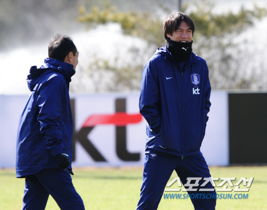 
	ȫ���� �ø��ȴ�ǥ�� ����(������)�� ���ɴ� ���̰� ������ ��ġ. ����������DB


