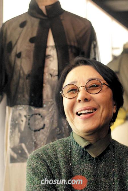 
		2�� ���� ��ϴ� ���� ������ �Ż絿 �������� ��Ʋ���������� ī�޶� �տ� �� �̽ſ쾾. �ڷ� ���̴� ���� �̹� �����м���ũ���� ������ ��ǰ �� �ϳ���. /ä�¿� ���� rainman@chosun.com
