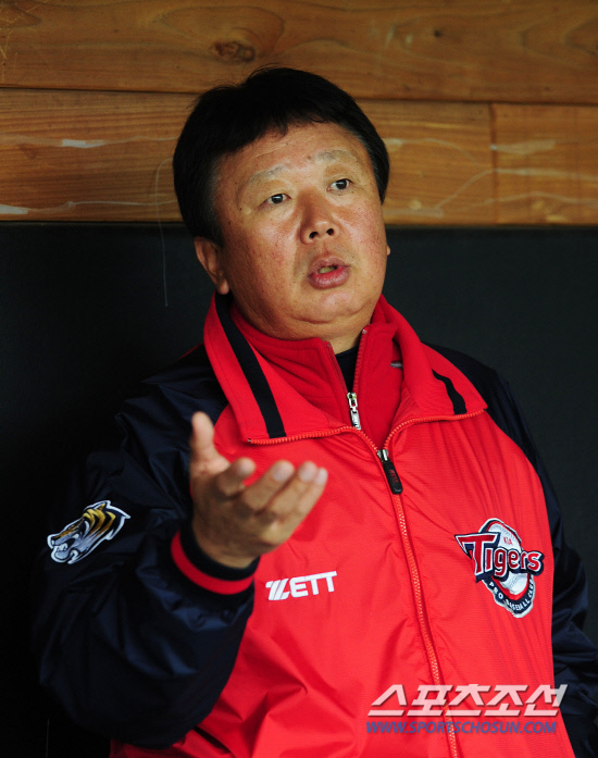 
	30�� �뱸���忡�� ���� �����̴� 2012 ���ξ߱� �ù���� ��ƿ� �Ｚ�� ��Ⱑ ��õ���� ��ҵƴ�. ��� ������ ������ ���ƿ����� �������� �̾߱⸦ ������ �ִ�. �뱸=����� ���� cjg@sportschosun.com/2012.03.30/


