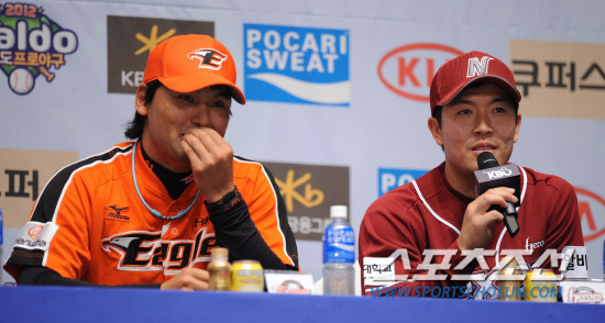 
	3�� ���� ���ξ߱� �̵��̿��� ����ȣ�� �躴���� ������ �ɾ� ������ ����ϰ� �ִ�. ���� ���� kyungmin@sportschosun.com 


