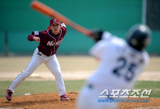 
	�ؼ� �躴�� 4�� ���� LG è�Ǿ���ũ���� ���� LG�� 2�� ������⿡ ���ߵ�����  2ȸ�� �������� �꽺�� �������� ��������� �ִ�. ����=���� ���� wook@sportschosun.com


