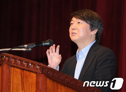 
		��ö�� ����� ���հ��б�����п����� 4�� ���� ��ϴ� �밭�翡�� '��ö�� ������ ���� �ѱ�����'�� ������ ���Ǹ� �ϰ� �ִ�. /����1
