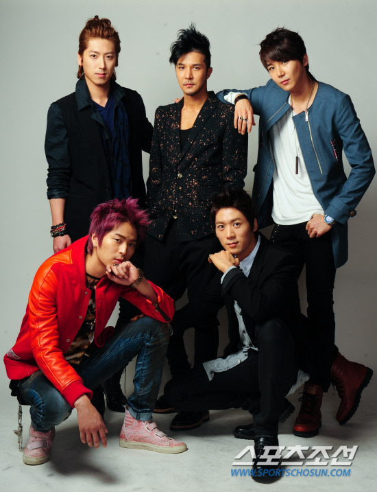 
	������ '���߿�'���� �Ĺ��Ѵ�. �� ��ü��� ������ �޾�� �� ��� ������ ���� ����, ���Ӱ� �¾ ������ '����׷��� �Ǵ� ���� ���� ���� �ƴϴ�. �׷��� �̷��� �ٽ� �������� ��ĥ �� �ִٴ� ���� ������ �ູ�� ��'�̶�� ������. ���� ������ �ð������ ���� ī�� ���� ���� ��. ����� ���� cjg@sportschosun.com


