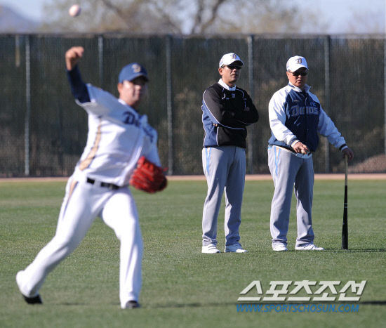 
	30�� ����(�ѱ��ð�) �̱� �ָ������� ���� 'Ű�� ������ ���÷���'���� NC ���̳뽺�� 2012 ������ķ���� ����Ǿ���. ��湮 ������ �������� �Ʒ��� ���Ѻ��� �ִ�.

����(�ָ�������)=���� ���� kyungmin@sportschosun.com / 2012.01.30.


