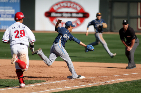 
	��NC ���̳뽺�� �̱� �ָ����� �����Ʒ� �Ⱓ �� KIA�� ������⸦ �ϰ� �ִ�. ��������=NC���̳뽺


