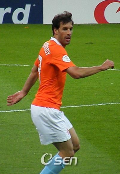 
	�������� ������ �ݴ�, ���� 2012 �� �ڴ�
