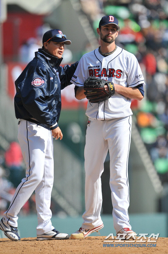 
	�λ� ����Ʈ�� 6ȸ �߰� 3������ �� 1�� 1�� ��Ȳ���� ������ ������ġ���� ���� �ǳװ� �ִ�. ���=���ؿ� ���� noodle@sportschosun.com


