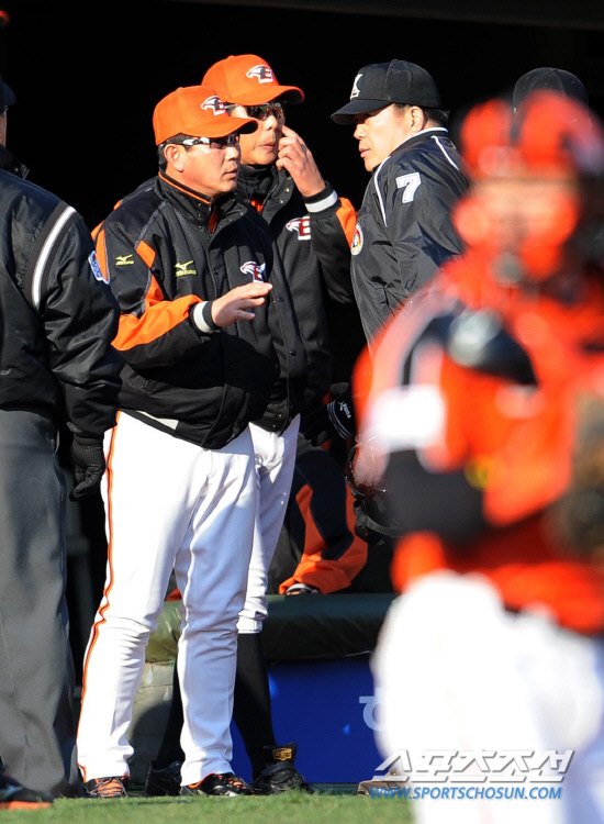 
	�Ե��� ��ȭ�� 2012 ���ξ߱� ������Ⱑ 7�� �λ� �������忡�� ���ȴ�. ��ȭ �Ѵ�ȭ ������ 8ȸ�� ������ ���ɿ��� ��������� ���� �� ������ �ϰ� �ִ�.

�λ�=���� ���� wook@sportschosun.com/2012.04.07/


