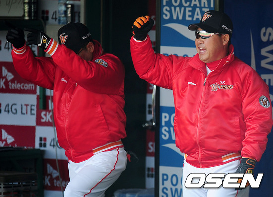 
	'���� 2����' �̸���, "���ư��� �����"
