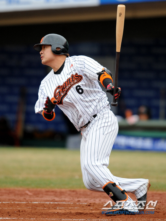 
	�Ե��� KIA�� 2012 ���ξ߱� �ù���Ⱑ 23�� �λ� �������忡�� ���ȴ�. �Ե� ������

�λ�=���� ���� wook@sportschosun.com/2012.03.23/


