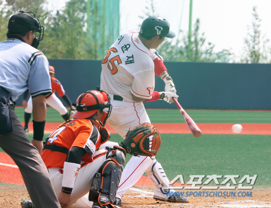 
	SK�� Ȩ�������� 'ǻó������' �ڳʸ� �ż��� ǻó������ ���� �ҽ��� ���Ѵ�. ������ ������ ǻó������ ��� ���. ��������=SK ���̹���


