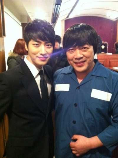 
	'����' ������-�̿���, "���� ���۳� ���� ȭ����!"
