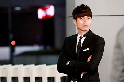 
	'������' ù�� �յ� �̵��� "����� �ٸ� �αٰŸ�"
