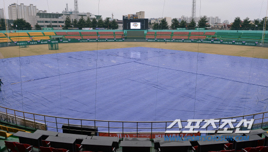 
	10�� û�ֿ��� ���� �����̴� ��ȭ-�λ����� ��õ���� ��ҵƴ�. ��ȭ ������ ������ ������� ���� û�ֱ��� �׶���. û��=���� ���� kyungmin@sportschosun.com 


