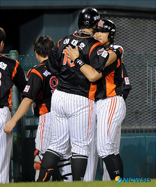 
	
                �̴�ȣ-ȫ����, '�츮�� �ʽ��޺�!'
            
