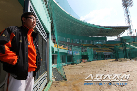 
	��ȭ �Ѵ�ȭ ������ ������ 24�� û�ֱ��忡�� �����ƴ� �Ｚ���� �ù���Ⱑ ��õ���� ��ҵ��� ������� �ٶ󺸰� �ִ�. û��=������ ���� songs@sportschosun.com


