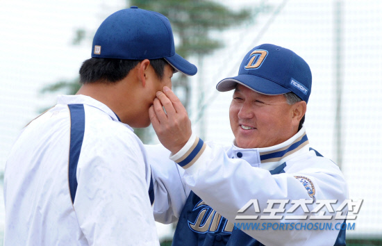 
	10�� ���� ���� ���̽�����ũ���� ���� �����̾��� ǻó������ ù ��� NC���̳뽺�� �ؼ� 2���� ��Ⱑ ��õ���� ��ҵƴ�. ��� ��� �� NC �������� ���� ���̽�����ũ���� �Ʒ��� ������. ��湮 ������ �Ʒ� ���� �� ������ ���� ������ ��� ���� �ִ�. 

����=������ ���� songs@sportschosun.com/2012.4.10


