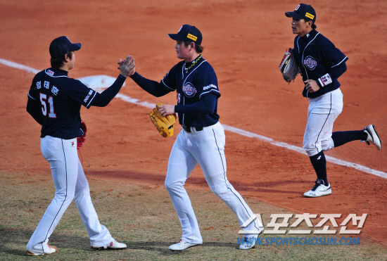 
	�λ� �������� 1ȸ ������ ��ġ�� ���ƿ� �տ��� ������ �������̺긦 �ϰ� �ִ�. û��=���� ���� kyungmin@sportschosun.com 


