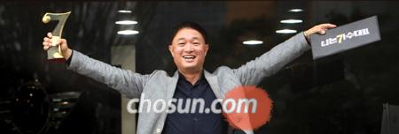 
		10�� ��⵵ �ϻ� MBC�帲���Ϳ��� ���� �迵�� PD�� ī�޶� �տ� ����. �״¡��پ��ϰ� ǳ���� ������ ���� '������2'�� �����̰ڴ١��� �ߴ�. /������ ���� magnum91@chosun.com
