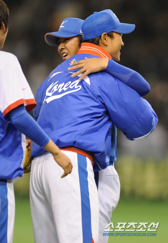 
	���Խ��� �Ĺ� ���뿡�� �ü� 145���� ���� ���߱ٿ��Լ� 6���� ��â���� �������ȴ�. ���� 2009�� ��2ȸ WBC���� ��ǥ���� ������忡�� 1���� Ȯ������ ���� �������� ��â��� ���߱��� �����ϸ� ����� ������ �ִ�. ���� ���� kyungmin@sportschosun.com


