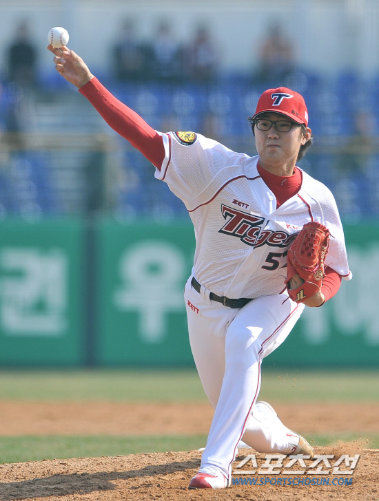 
	���ξ߱� LG�� KIA�� �ù���Ⱑ 28�� ���� ����߱��忡�� ��������. �ѱ��ְ� 9ȸ ������ ���� ������ �ִ�.

����=���ؿ� ���� noodle@sportschosun.com/2012.03.28/


