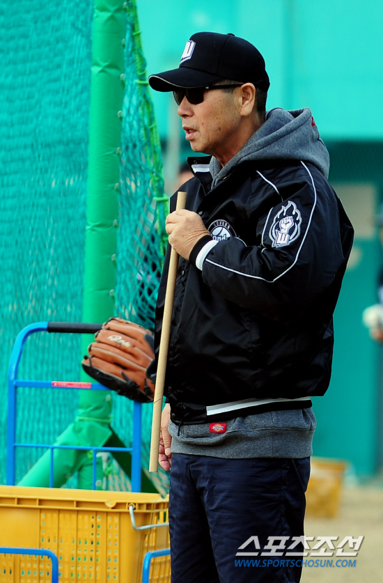 
	��������� �輺�� ������ �ֱ� NC�� 2013�� 1�� ���Կ� ���� ����ߴ�. �߿��� ���� �߱��� �ҵ��� ������ �Ϻ� ������ ���� �ƴ϶�� ���̶�� �����ߴ�. ��������� �Ʒ��� �����ϰ� �ִ� ���. ����������DB


