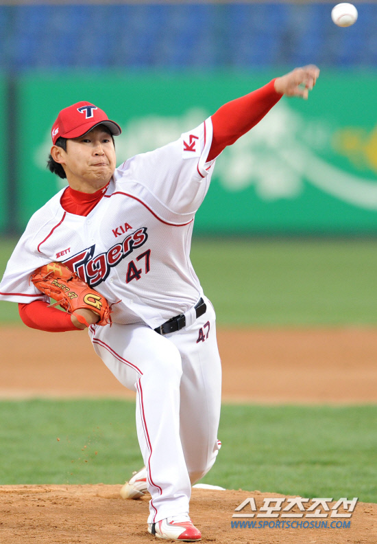 
	12�� ���ֹ���߱��忡�� ���� ���ξ߱� KIA�� �Ｚ�� ��⿡�� ���߷� ������ �ڰ��°� ������ ���� ������ �ִ�.

����=������ ���� songs@sportschosun.com/2012.4.12


